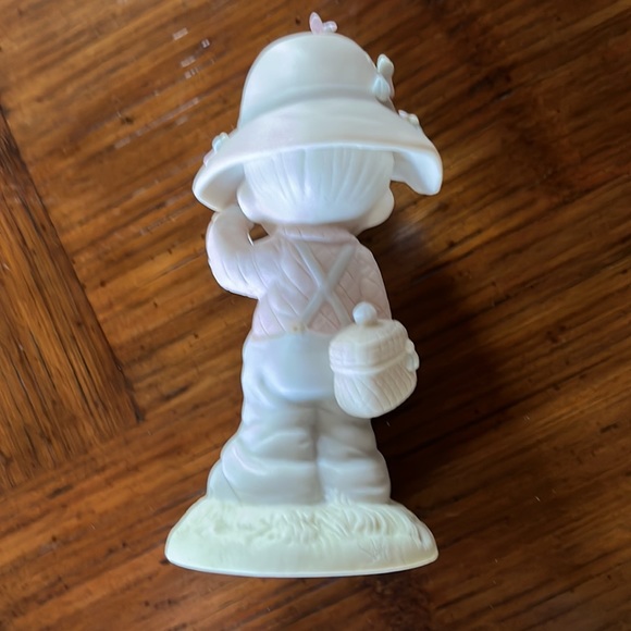 Boy fishing figurine - Picture 3 of 4